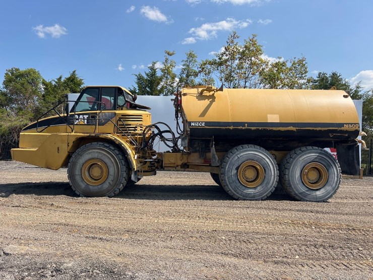 2005-caterpillar-740-image-1