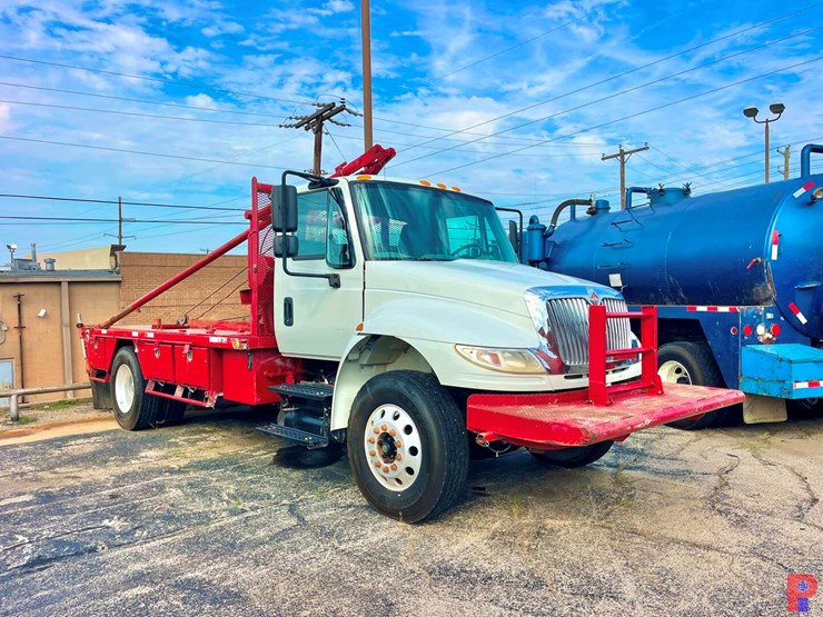 2019-international-durastar-4300-image-1