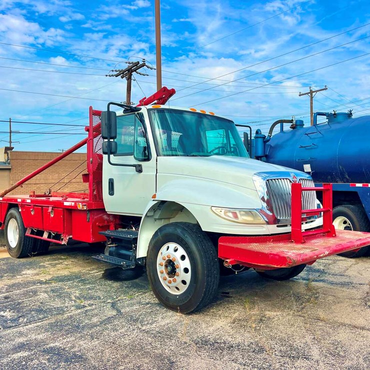 2019 INTERNATIONAL DURASTAR 4300