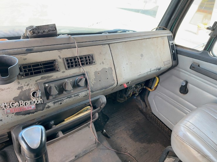 2000-freightliner-fl112-image-23