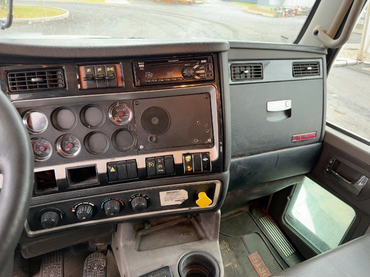 2015-kenworth-t440-image-24