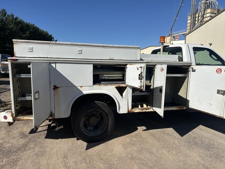 2004-ford-f550-xl-image-15