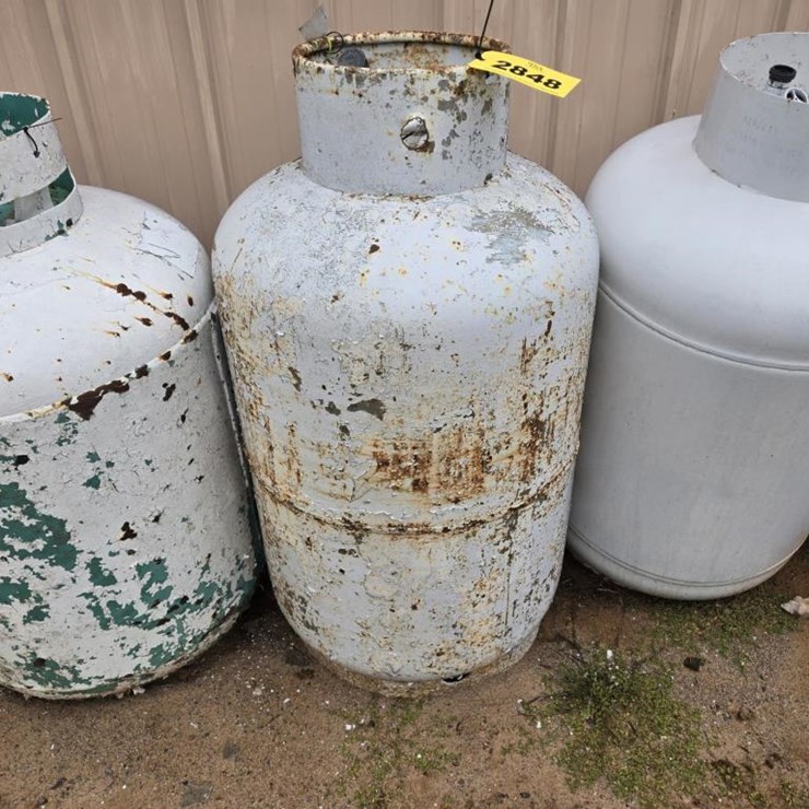 #2848 • 120 Gallon LP Tank