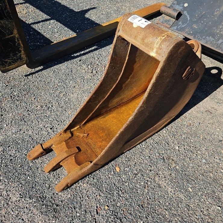 WR 12" BUCKET WITH TEETH