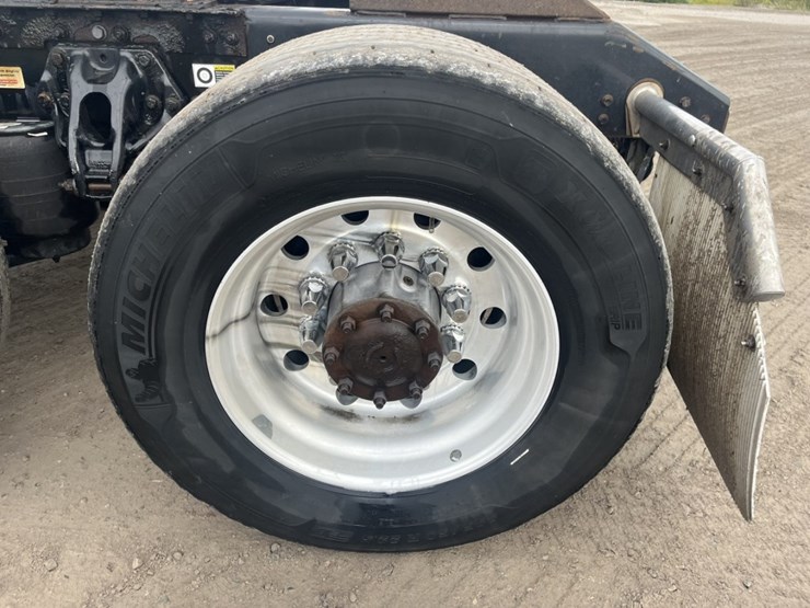 2020-kenworth-t680-image-141