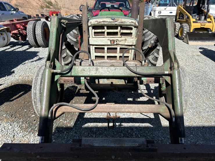 #5217-•-oliver-tractor-w/-loader-image-18
