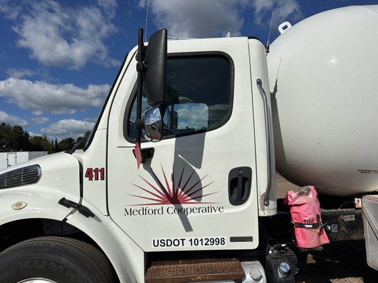 #1811-•-2012-freightliner-m2-tanker-truck-image-10