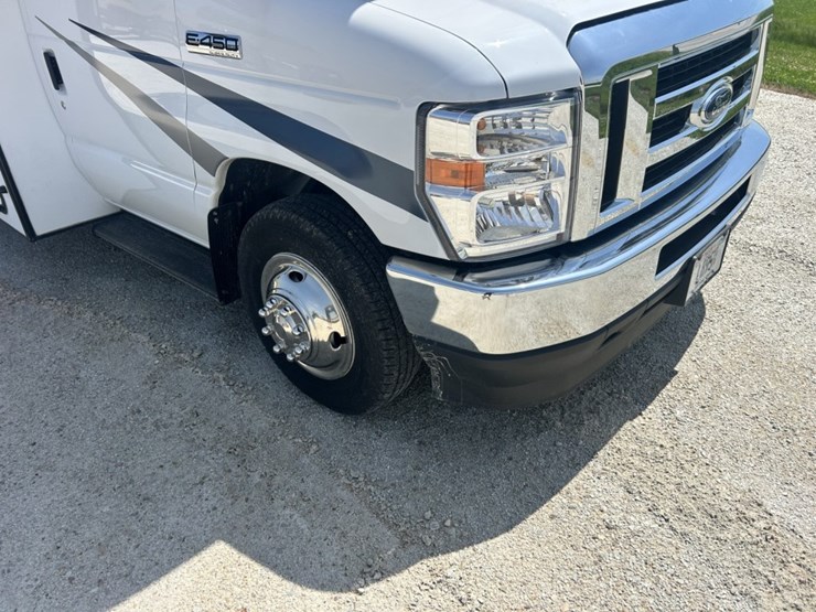 2023-ford-e450-image-25
