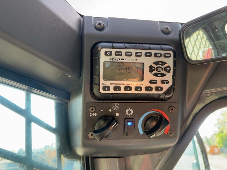 2019-takeuchi-tl6r-image-24