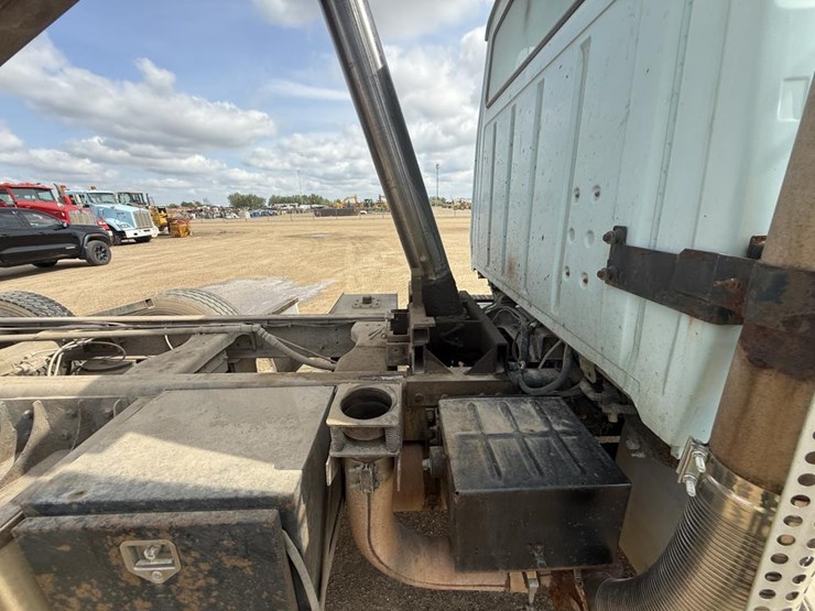 1995-ford-l9000-image-117