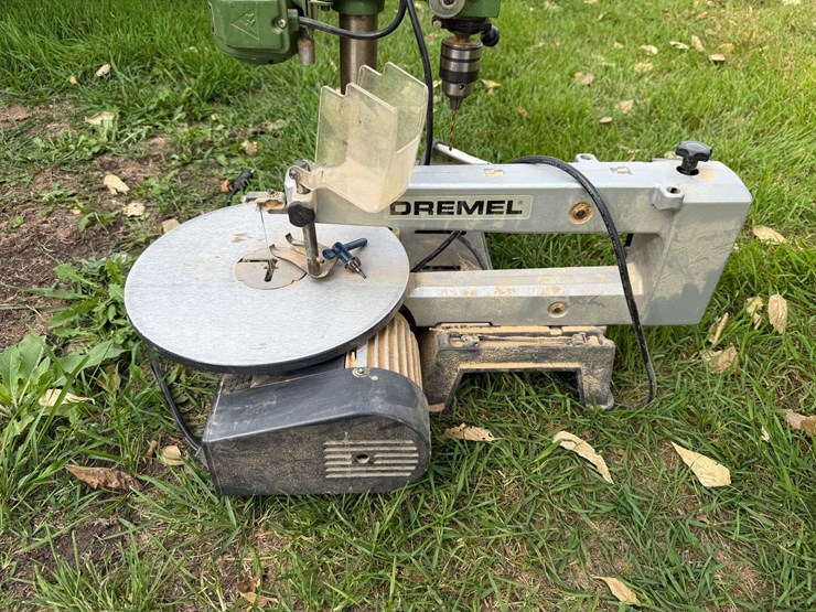 dremel-16”-scroll-saw-and-central-drill-press-model-884-(1/2”-chuck)-image-2