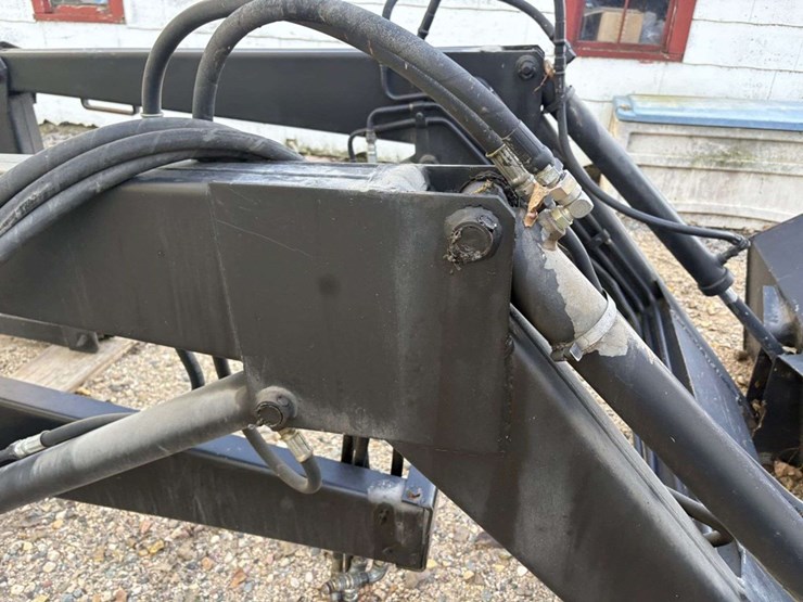 loader,-off-of-ih-656,-ih-mounting-brackets,-84”-bucket-image-14