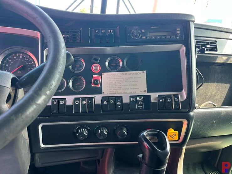 2009-kenworth-t800-image-13