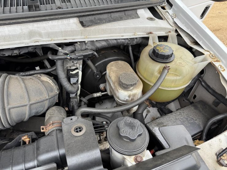 2013-ford-cargo-image-51