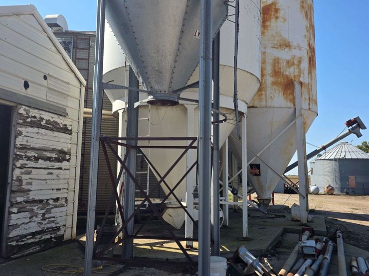 gills-approx-1.5-ton-bulk-bin-on-a-stand,-approx-17’-tall-image-1