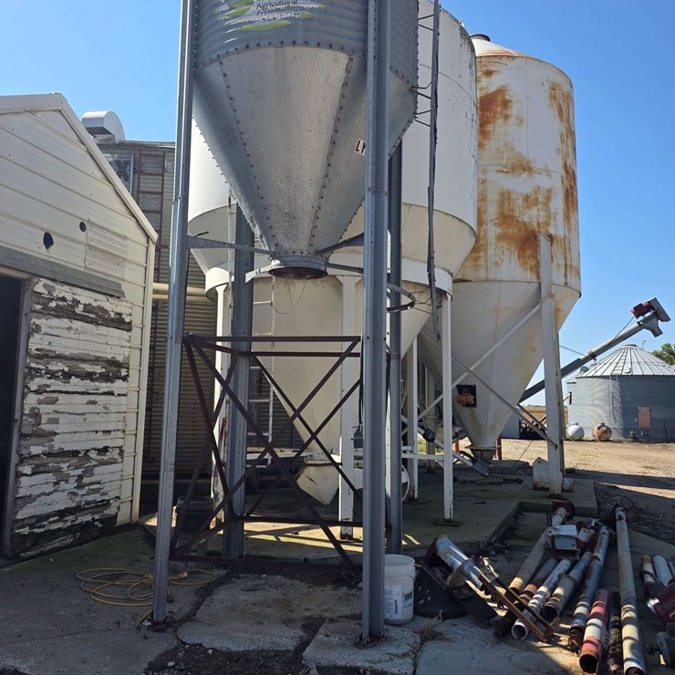 Gills Approx 1.5 Ton Bulk Bin on a Stand, Approx 17’ Tall