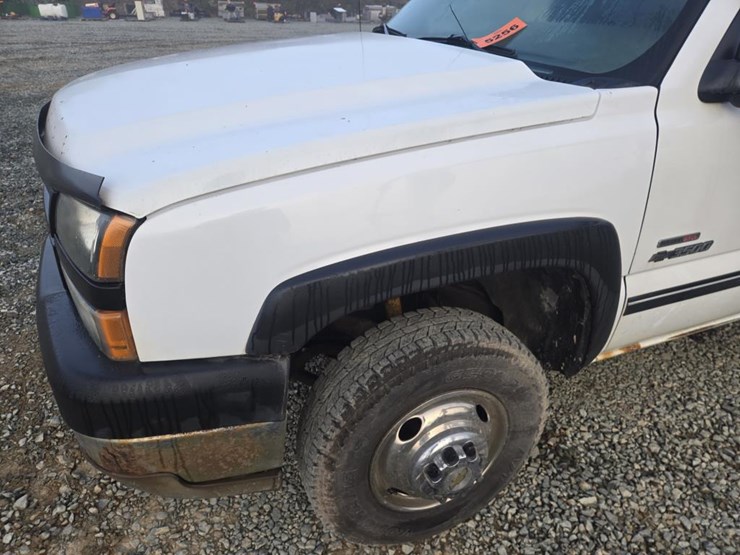 2005-chevrolet-3500-image-9