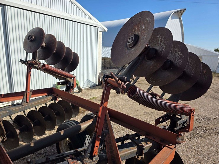 ih-470-tandem-disk,-manual-fold-wings,-9.5l-14-tires-on-6-bolt-rims,-hydraulic-lift,-rear-hitch,-dis-image-19