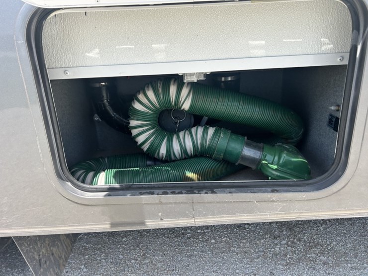 2017-ford-e450-image-31