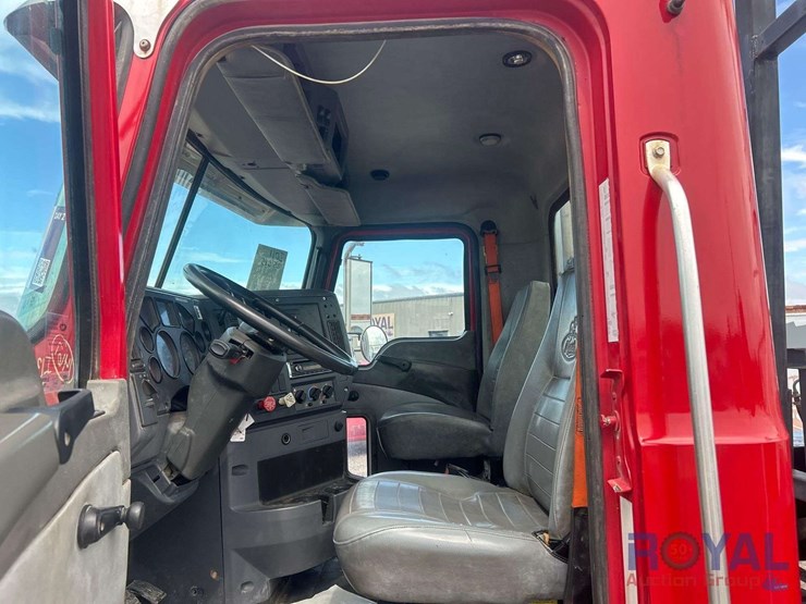 2011-mack-gu713-granite-cooper-tm-1882-18-ton-crane-truck-image-9