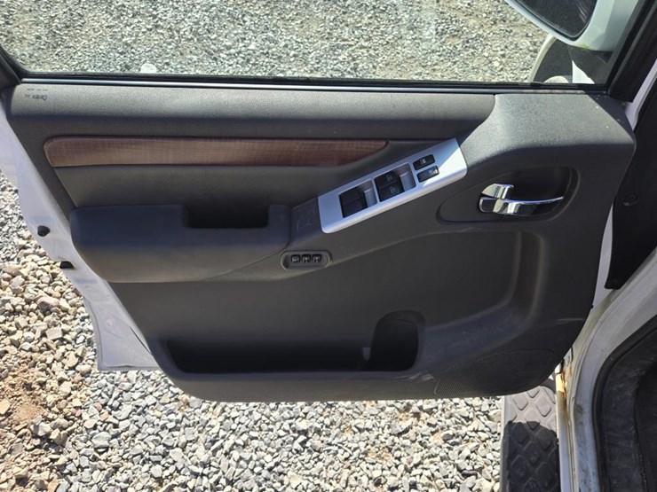 2009-nissan-pathfinder-le-image-26