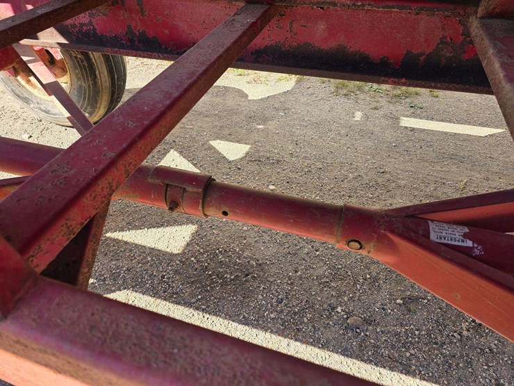 lundell-gravity-box-on-balzer-running-gear,-12.5l-16-tires-on-8-bolt-rims,-front-and-rear-ladder,-ex-image-9