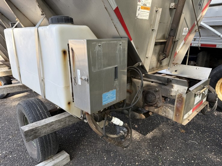#1224-•-15’-v-box-stainless-steel-salt-spreader-image-13