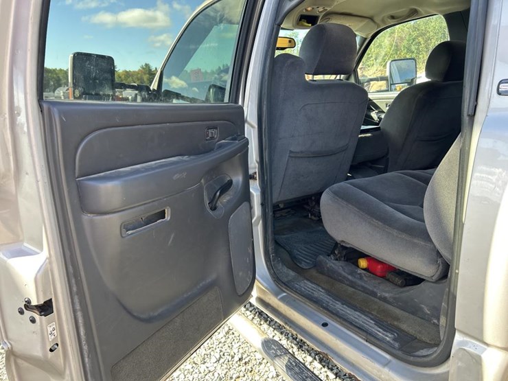 2005-gmc-2500-image-43