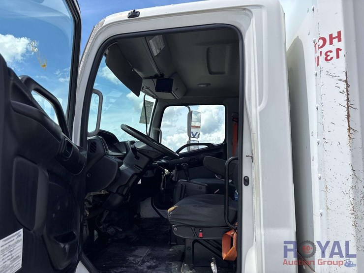 2017-hino-268-image-8