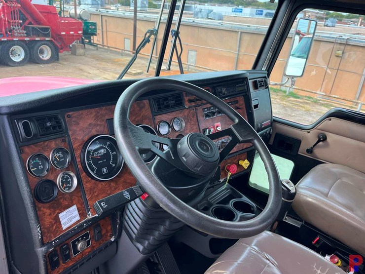 2001-kenworth-t800-image-10
