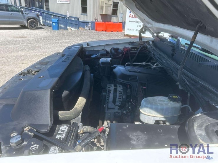 2012-chevrolet-silverado-3500hd-image-8
