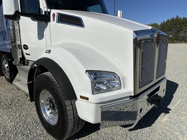 2025-kenworth-t880-image-24