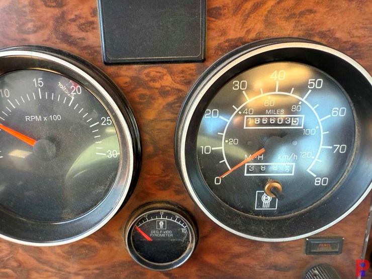 2001-kenworth-t800-image-15