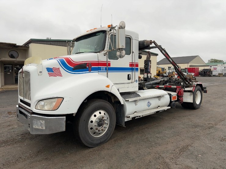 2015-kenworth-t440-image-1