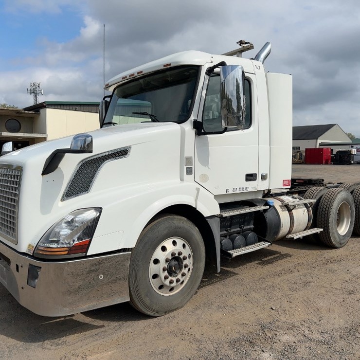 2012 VOLVO VNL62T300