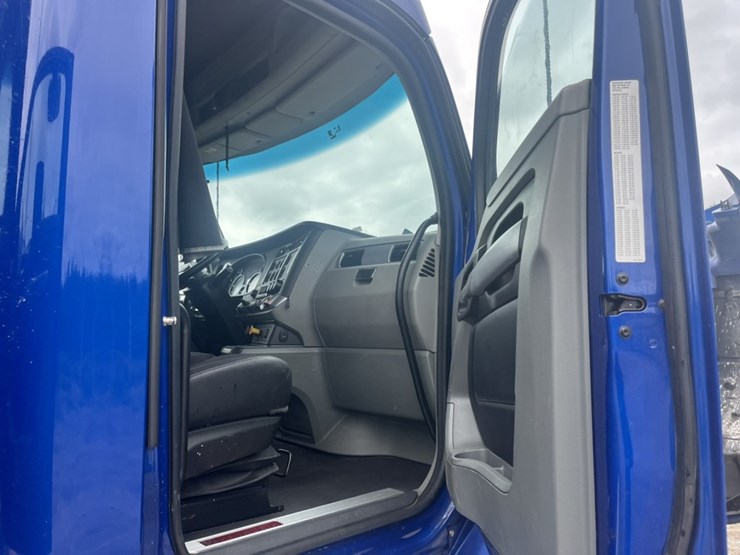 2020-kenworth-t680-image-107
