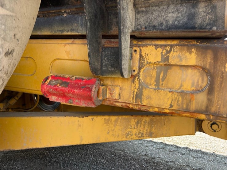 2005-caterpillar-740-image-14