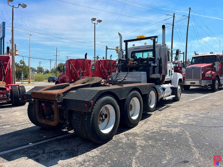 2001-mack-ch613-image-3