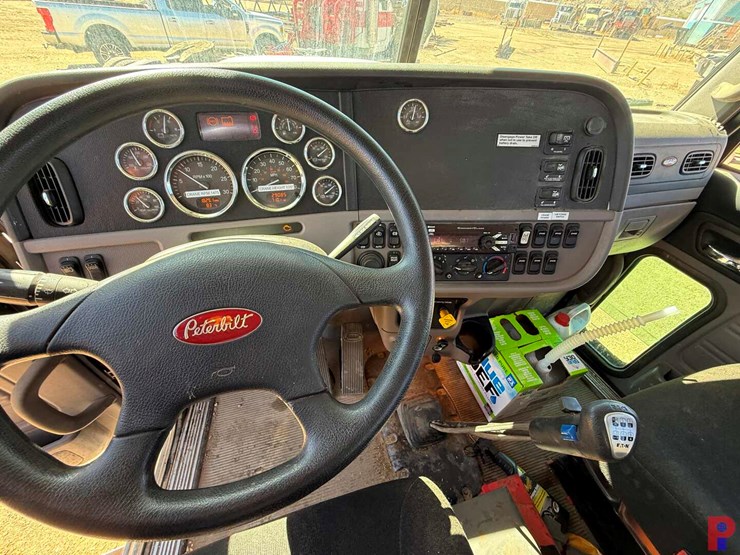 2019-peterbilt-367-image-12