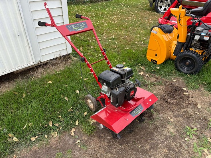 vector-22”-compact-tiller-image-2