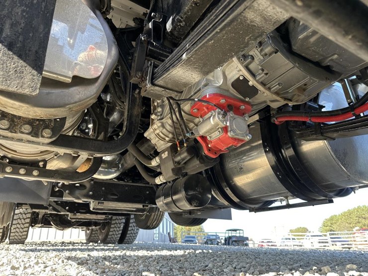 2025-kenworth-t880-image-69