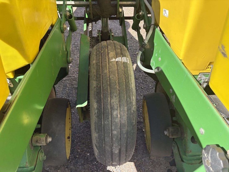 john-deere-7200-image-22