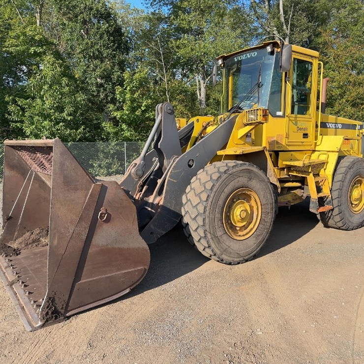2001 VOLVO L90D