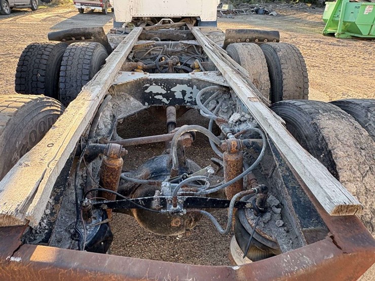 1977-peterbilt-359-image-28