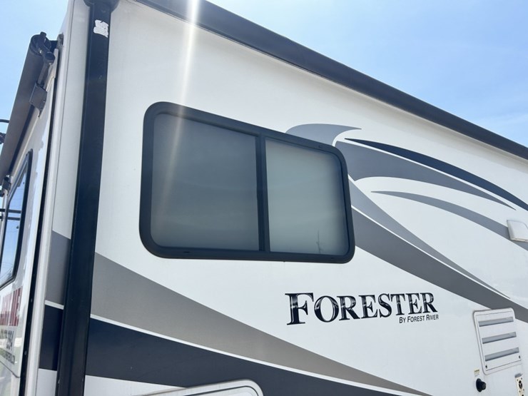 2017-ford-e450-image-21