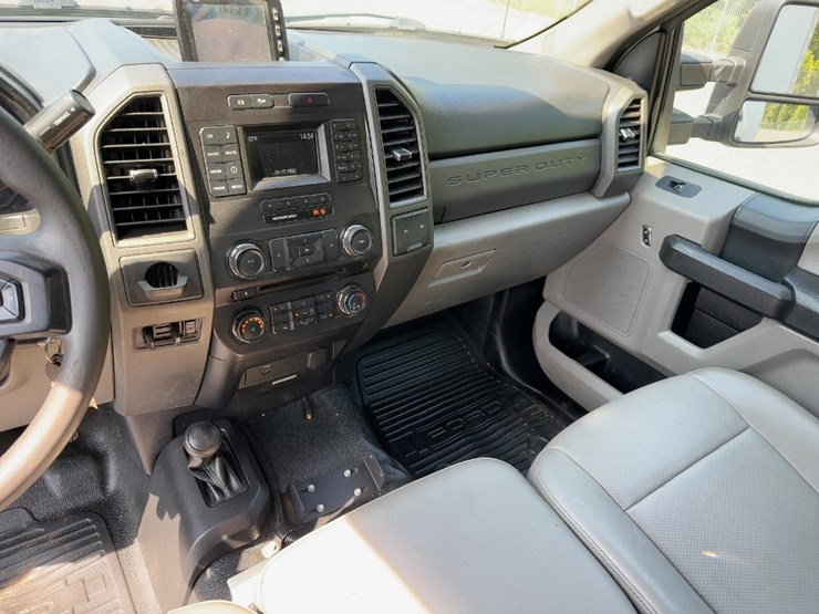2017-ford-f550-xl-image-37