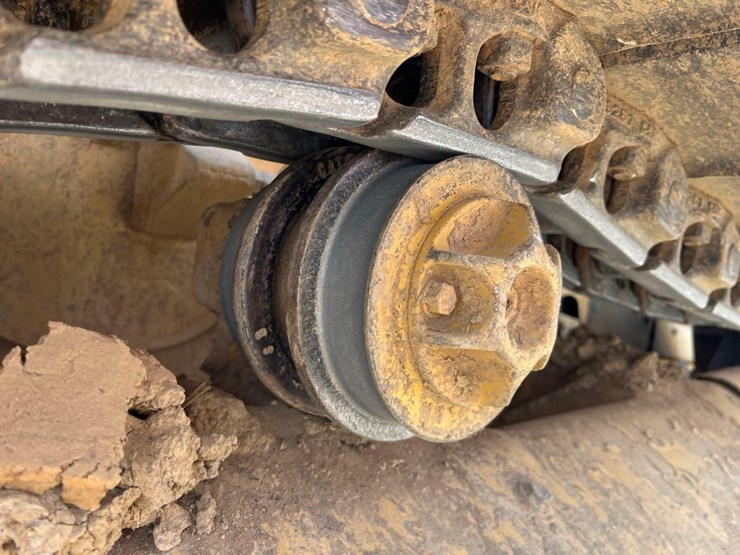 2016-caterpillar-d5k2-xl-image-16