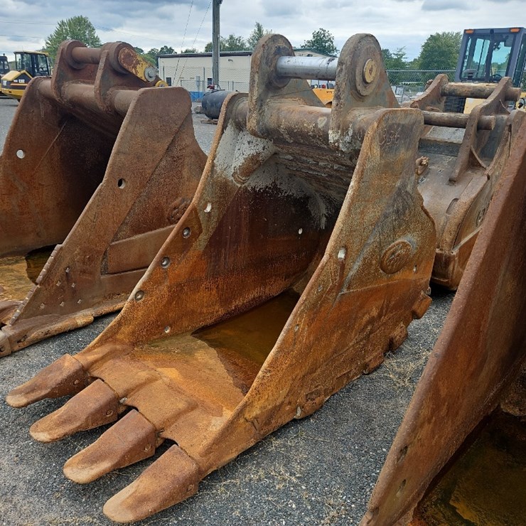 GEITH 36" BUCKET WITH TEETH
