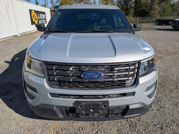 2017-ford-explorer-image-8