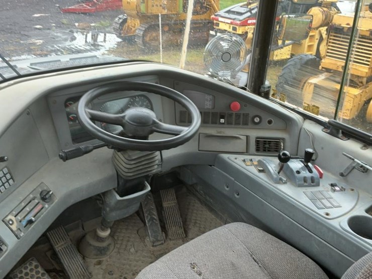 2006-volvo-a25d-image-41